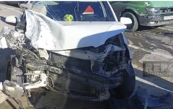 В ДТП на дороге Баку-Сумгайыт пострадали восемь человек