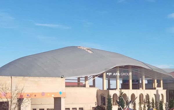 Azərbaycanda teatrın dam örtüyü uçdu, şəhərə elektrik verilişi dayandı - VİDEO
