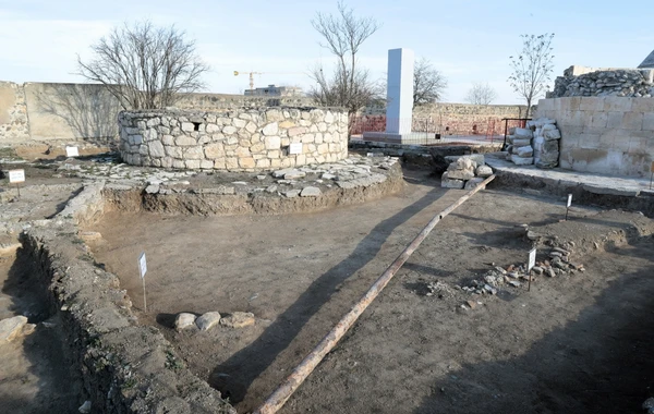 İlham Əliyev və Mehriban Əliyeva Ağdamda “İmarət” Kompleksində təmir-bərpa işləri ilə tanış olublar - FOTO