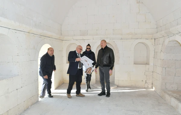 İlham Əliyev və Mehriban Əliyeva Ağdamda “İmarət” Kompleksində təmir-bərpa işləri ilə tanış olublar - FOTO