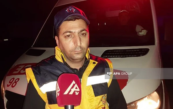 Çağırışa gedən təcili yardım avtomobilinin üzərinə ağac düşüb - FOTO