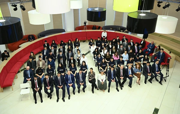 Rövşən Nəcəf: "Azərbaycan etibarlı enerji təchizatçısı kimi regionun lider dövlətinə çevrilib" - FOTO