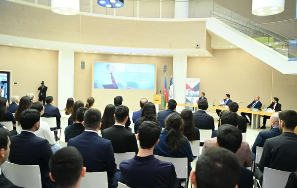 Rövşən Nəcəf: "Azərbaycan etibarlı enerji təchizatçısı kimi regionun lider dövlətinə çevrilib" - FOTO