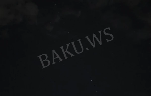 Bakı səmasında qeyri-adi işıqlar - VİDEO