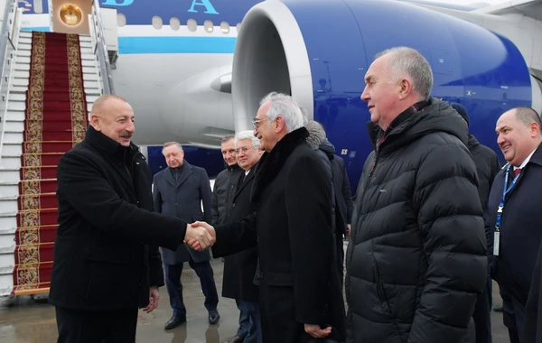 Президент Ильхам Алиев отправился с рабочим визитом в город Санкт-Петербург - ФОТО