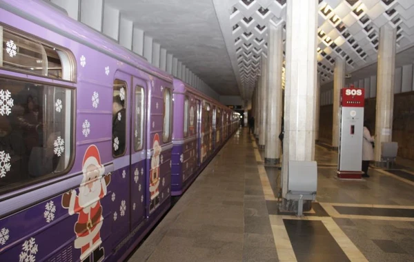 Bakı metrosunda xətlərə bəzədilmiş qatar buraxılıb - FOTO