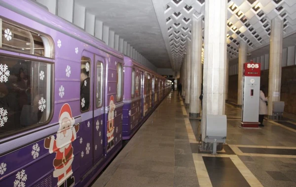 На линии Бакметрополитена выпущены праздничные вагоны - ФОТО