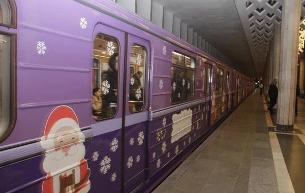 На линии Бакметрополитена выпущены праздничные вагоны - ФОТО