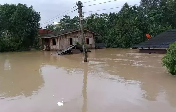 Taylandda musson yağışları həyatı iflic etdi, 20 min adam evsiz qaldı - FOTO/VİDEO