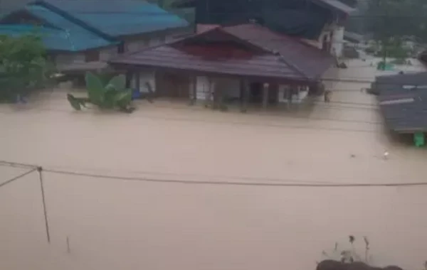 Taylandda musson yağışları həyatı iflic etdi, 20 min adam evsiz qaldı - FOTO/VİDEO