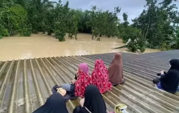 Taylandda musson yağışları həyatı iflic etdi, 20 min adam evsiz qaldı - FOTO/VİDEO