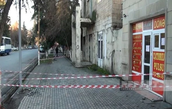 Kürdəmir sakinləri İkinci Dünya müharibəsi zamanı tikilən binanın sökülməsini tələb edirlər - FOTO