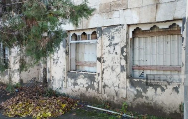 Kürdəmir sakinləri İkinci Dünya müharibəsi zamanı tikilən binanın sökülməsini tələb edirlər - FOTO
