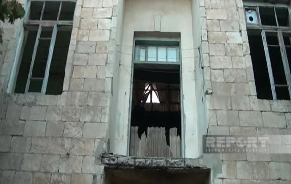Kürdəmir sakinləri İkinci Dünya müharibəsi zamanı tikilən binanın sökülməsini tələb edirlər - FOTO