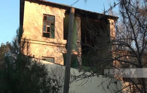 Kürdəmir sakinləri İkinci Dünya müharibəsi zamanı tikilən binanın sökülməsini tələb edirlər - FOTO
