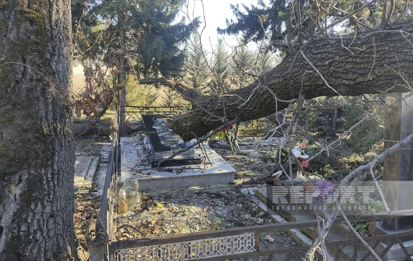 Qaxda külək məktəbin dam örtüyünü uçurub - FOTO