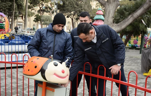 Nazirlik Yeni illə bağlı Bakıdakı attraksionlarda yoxlama apardı - FOTO
