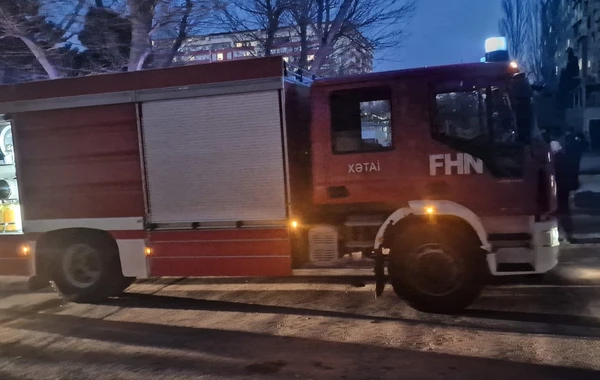 Bakıda hündürmərtəbəli yaşayış binasındakı yanğın söndürülüb - FOTO