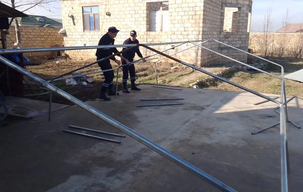 В Сиязани сильный ветер сорвал крышу дома - ФОТО/ВИДЕО