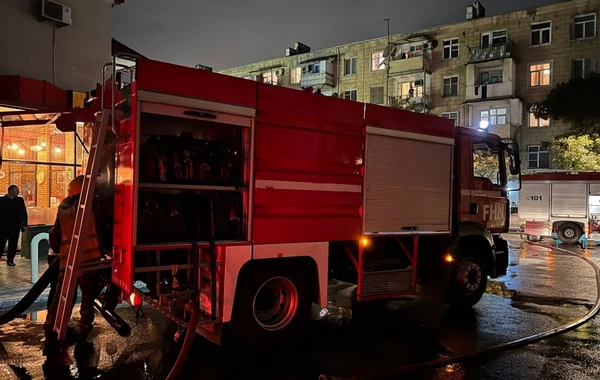 Bakıda beşmərtəbəli yaşayış binasında yanğın olub