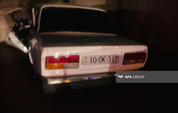 Bakıda avtomobil MSK-nın divarına çırpılıb, xəsarət alanlar var - FOTO
