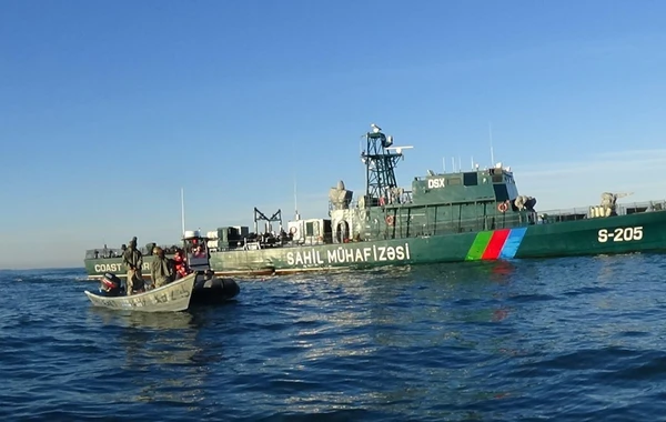 В Каспийском море спасены рыбаки, столкнувшиеся с угрозой утопления - ФОТО