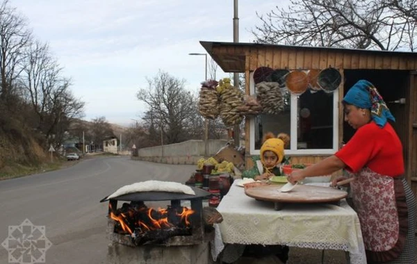 Göygölün məşhur göy kətəsi və qozlu kofesi - FOTO