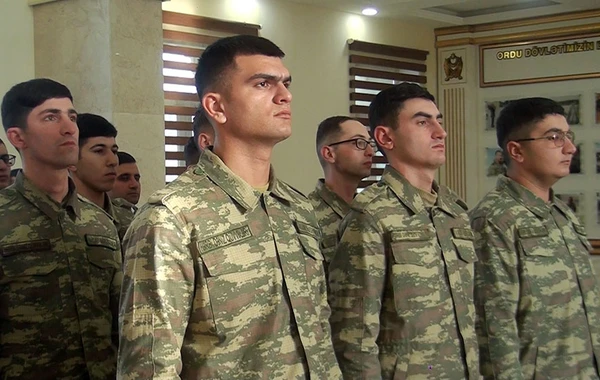 В азербайджанской армии проходят церемонии увольнения в запас срочников - ФОТО