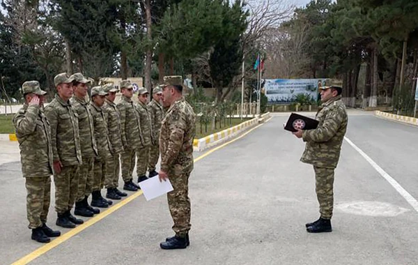 В азербайджанской армии проходят церемонии увольнения в запас срочников - ФОТО