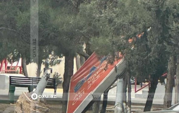 Paytaxtda nəhəng reklam lövhəsi aşdı - FOTO