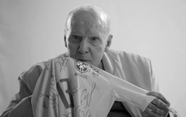 Futbol üzrə dördqat dünya çempionu vəfat etdi - FOTO