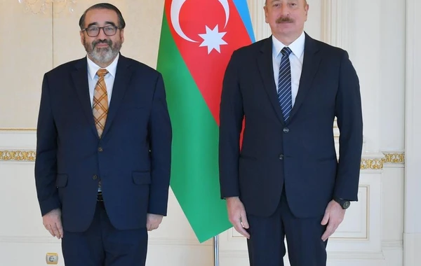 Perunun yeni səfiri etimadnaməsini Azərbaycan Prezidentinə təqdim edib - FOTO - YENİLƏNİB