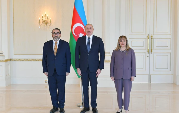 Perunun yeni səfiri etimadnaməsini Azərbaycan Prezidentinə təqdim edib - FOTO - YENİLƏNİB