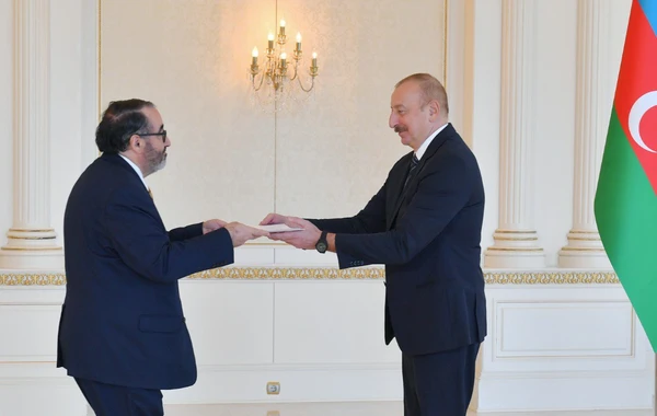 Perunun yeni səfiri etimadnaməsini Azərbaycan Prezidentinə təqdim edib - FOTO - YENİLƏNİB