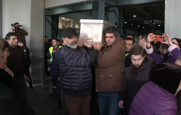 Aygün Bəylərin nəşi Bakıya gətirilib - VİDEO