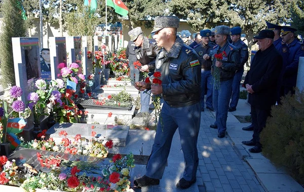 Şəhid hərbi pilot Rəşad Atakişiyevin məzarı ziyarət edilib - FOTO/VİDEO