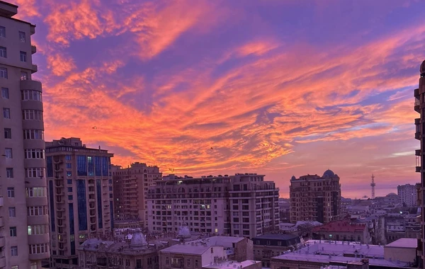 Bu səhər Bakı səması göz oxşadı - VİDEO