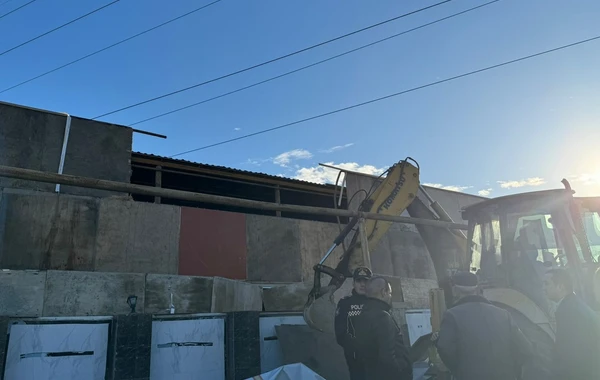 Nazirlik daha bir ərazidə qanunsuz tikililəri sökdü - FOTO/VİDEO