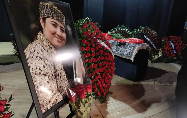 Первый вице-президент Мехрибан Алиева направила венок на церемонию прощания с Айгюн Бейляр - ФОТО