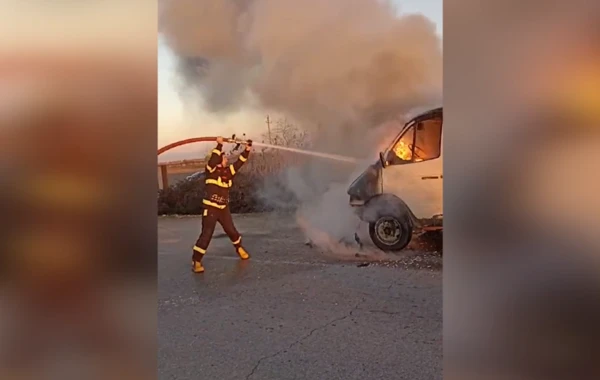Kürdəmirdə yük avtomobilində yanğın olub - VİDEO