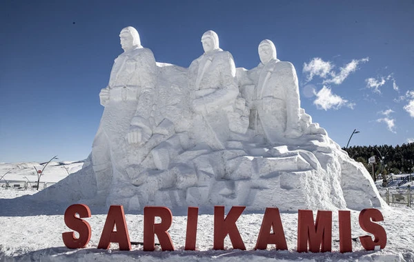 "Sarıqamış şəhidləri"nin xatirəsinə qar heykəllər hazırlandı - FOTO