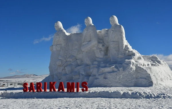 "Sarıqamış şəhidləri"nin xatirəsinə qar heykəllər hazırlandı - FOTO