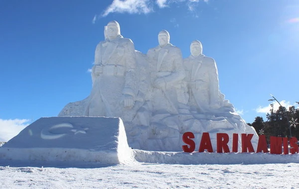 "Sarıqamış şəhidləri"nin xatirəsinə qar heykəllər hazırlandı - FOTO