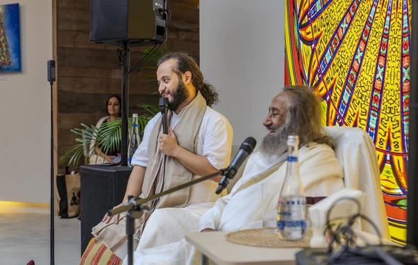 “Nine Senses”də məşhur hind qurunun meditasiya praktikası keçirilib - FOTO