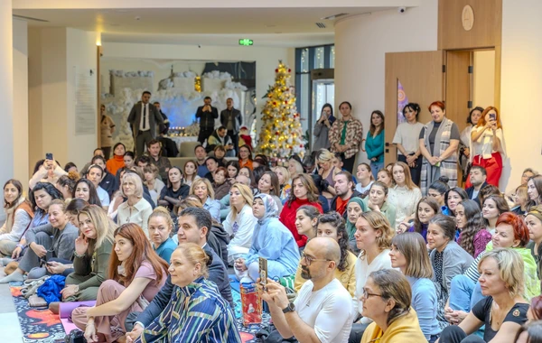 “Nine Senses”də məşhur hind qurunun meditasiya praktikası keçirilib - FOTO