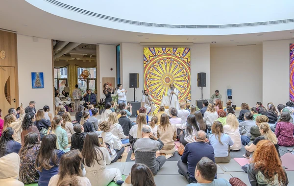 “Nine Senses”də məşhur hind qurunun meditasiya praktikası keçirilib - FOTO