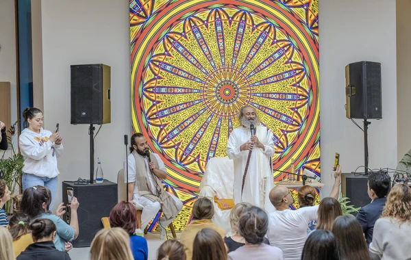 “Nine Senses”də məşhur hind qurunun meditasiya praktikası keçirilib - FOTO