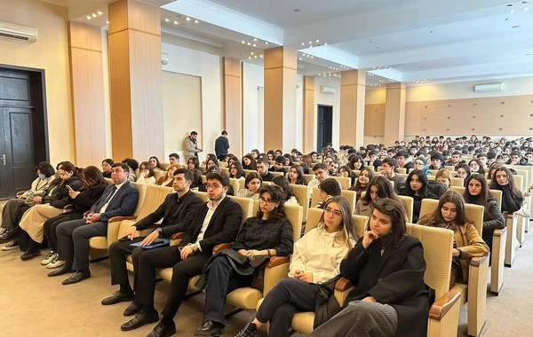 Prezident seçkilərində ilk dəfə səs verəcək gənclər üçün seminarlar davam edir - FOTO
