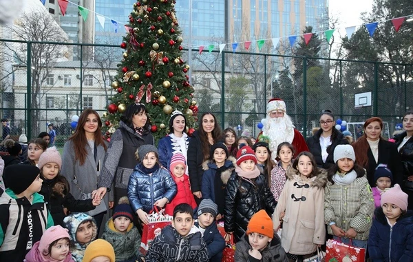 Leyla Əliyevanın iştirakı ilə “Bizim həyət” layihəsi çərçivəsində daha iki həyət yenilənərək sakinlərin istifadəsinə verilib - FOTO