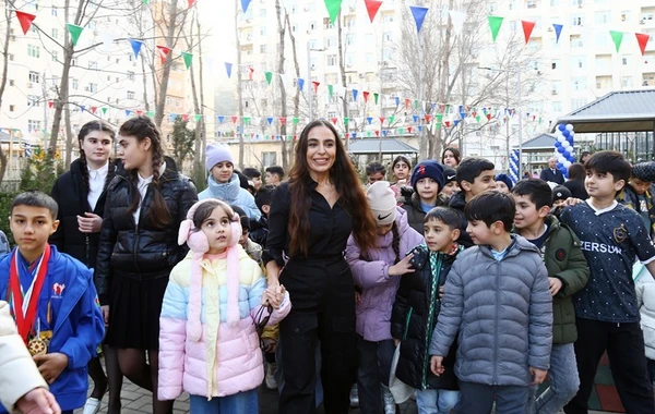 Leyla Əliyevanın iştirakı ilə “Bizim həyət” layihəsi çərçivəsində daha iki həyət yenilənərək sakinlərin istifadəsinə verilib - FOTO